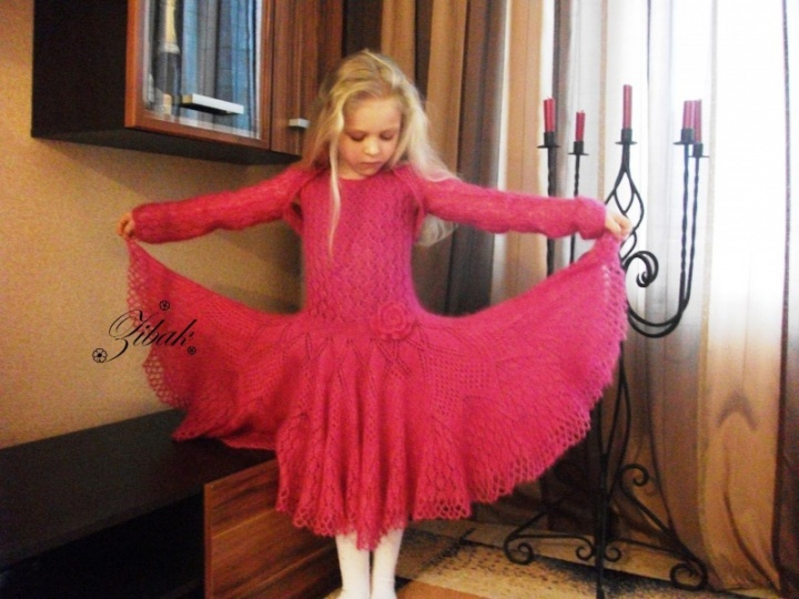Pink dress girl picture no. 2