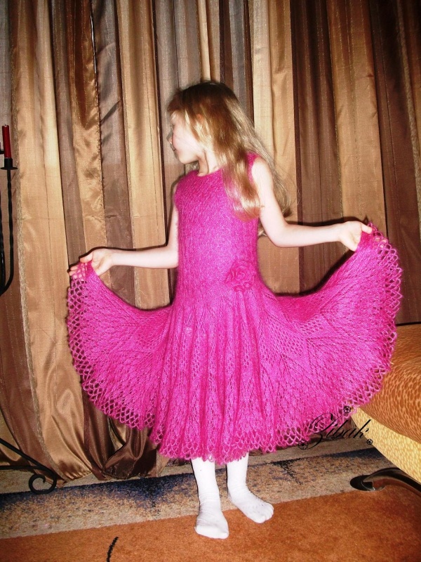 Pink dress girl picture no. 3