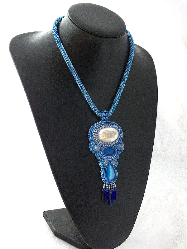 Sea-colored necklace with a sink picture no. 2