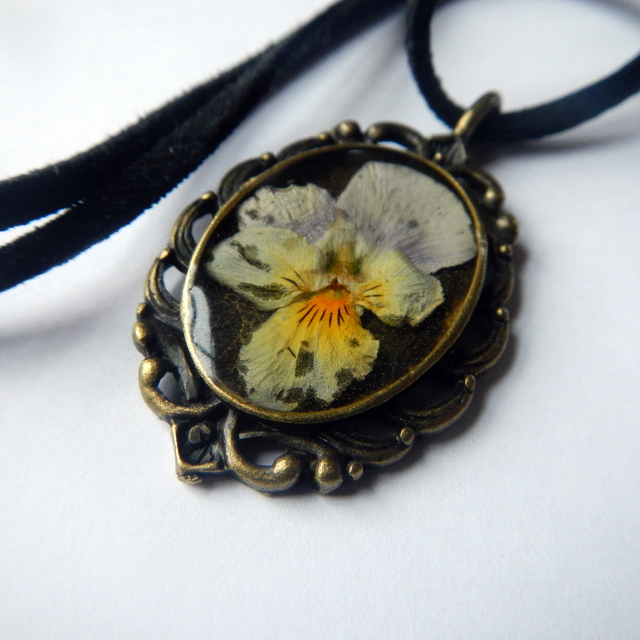 Pendants " Yellow pansy 1 "