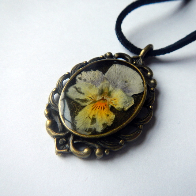 Pendants " Yellow pansy 1 " picture no. 2