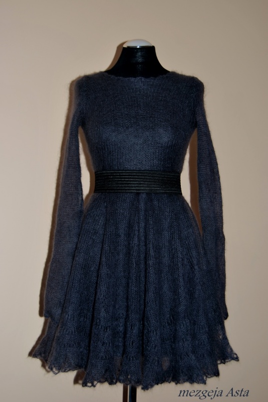 Pilka suknele is silk moherio