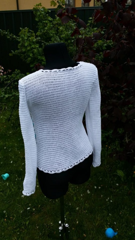 Crocheted flowered blouse picture no. 2