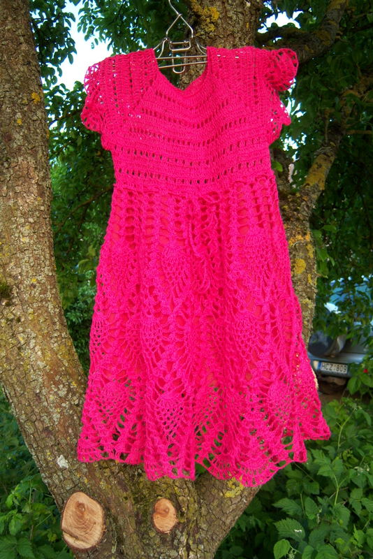 Crocheted suknyte pink linen.
