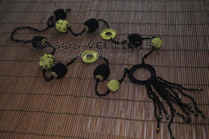 Apnerti wooden necklace