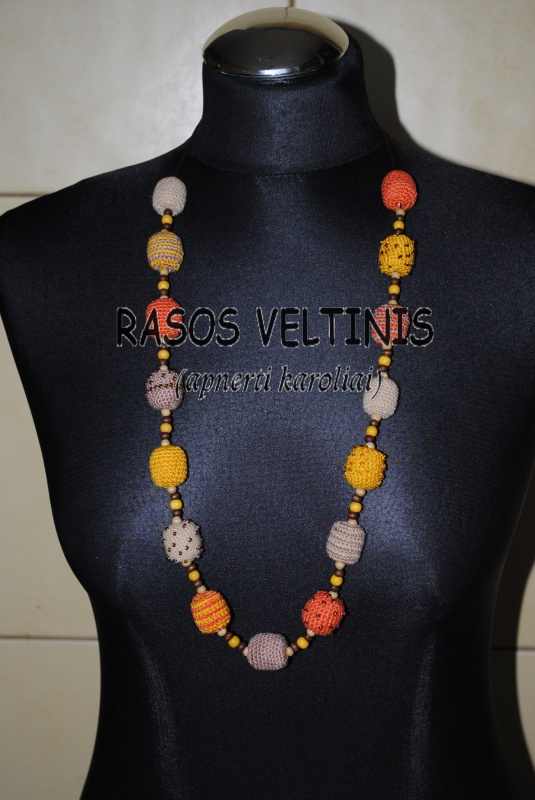 Apnerti wooden necklace picture no. 2