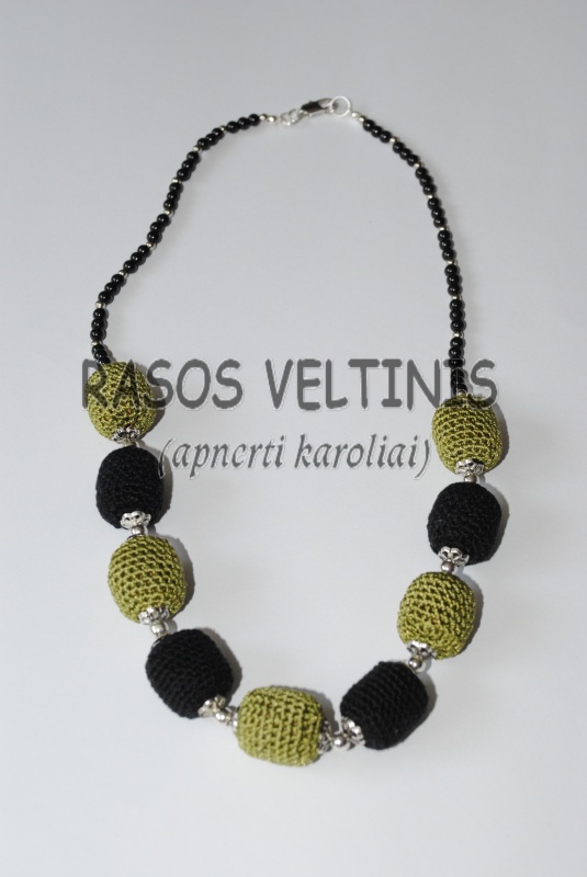 Apnerti wooden necklace