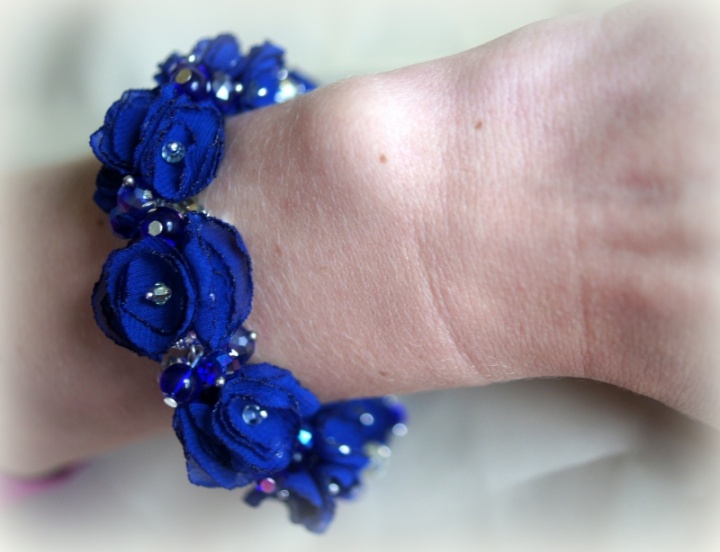 Blue floral bracelet picture no. 3
