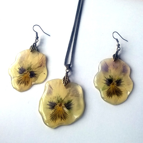 Package " yellow pansy "