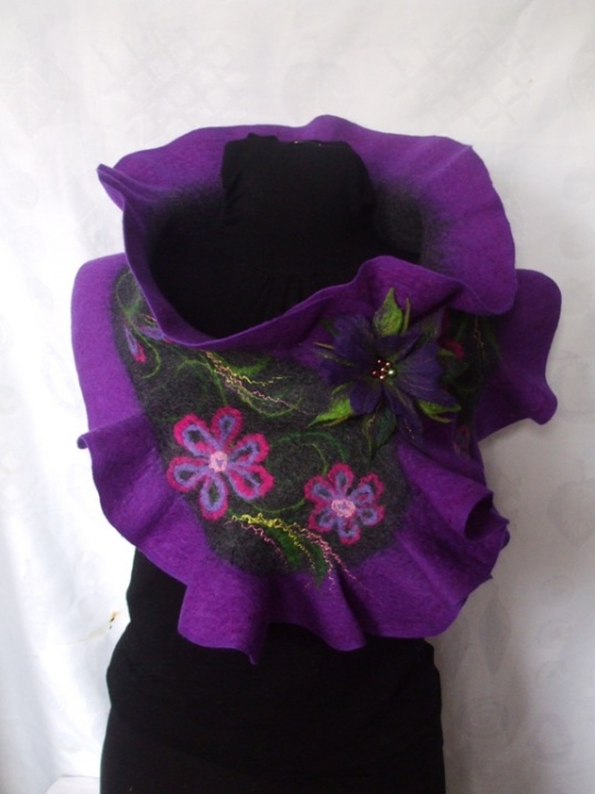 Felting processes violet scarf picture no. 3