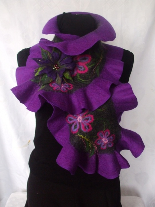 Felting processes violet scarf picture no. 2