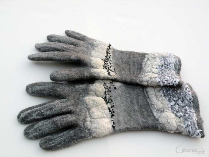 Felt gloves " December " picture no. 2