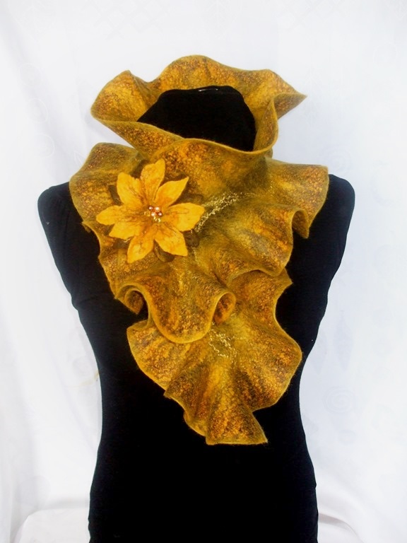 Brown yellow scarf felting processes picture no. 2