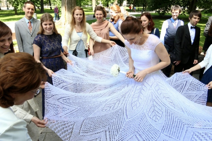 Wedding dress mocherinė