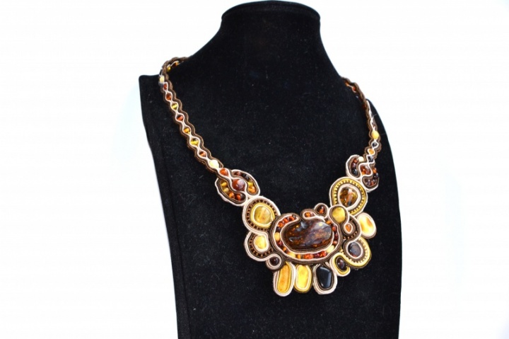 Soutache necklace with amber