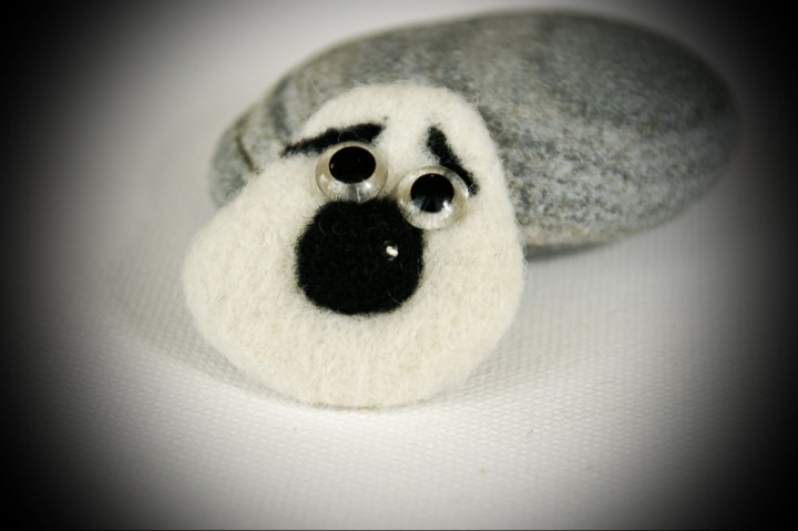 Brooch " Snoopy " picture no. 2
