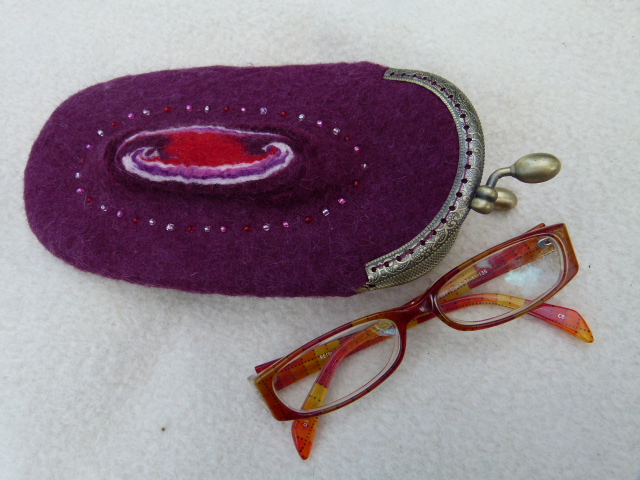 Spectacle Delk cherry " color creates "