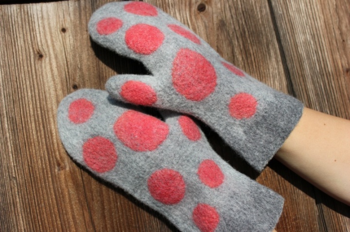 Gloves ,, Red bubbles "