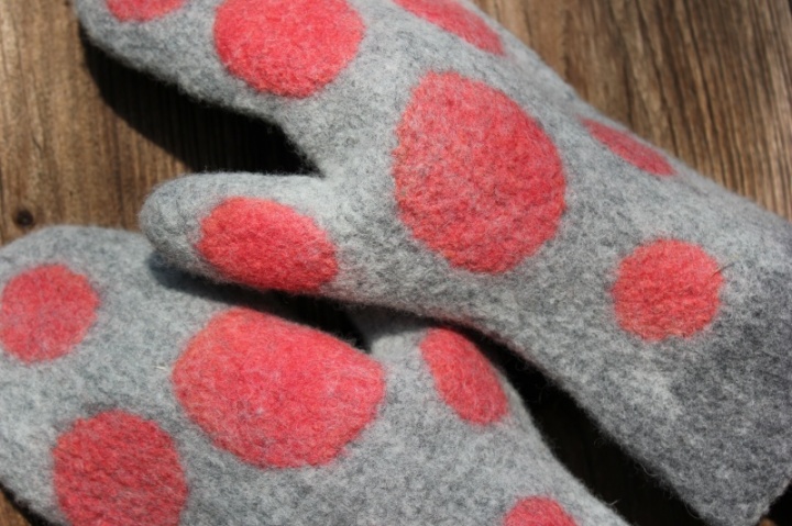 Gloves ,, Red bubbles " picture no. 2