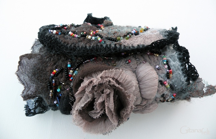 Felted bracelet " Rose " picture no. 2