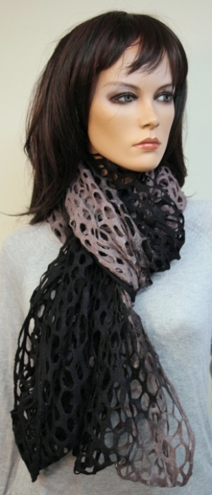 Infiniti wool scarf " Black Wings " picture no. 3