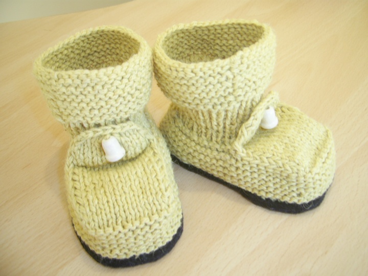 Indoor shoes