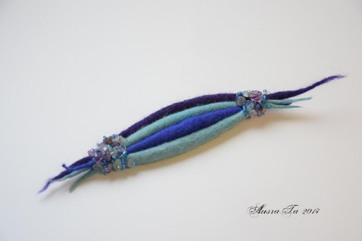 Brooch turquoise violet