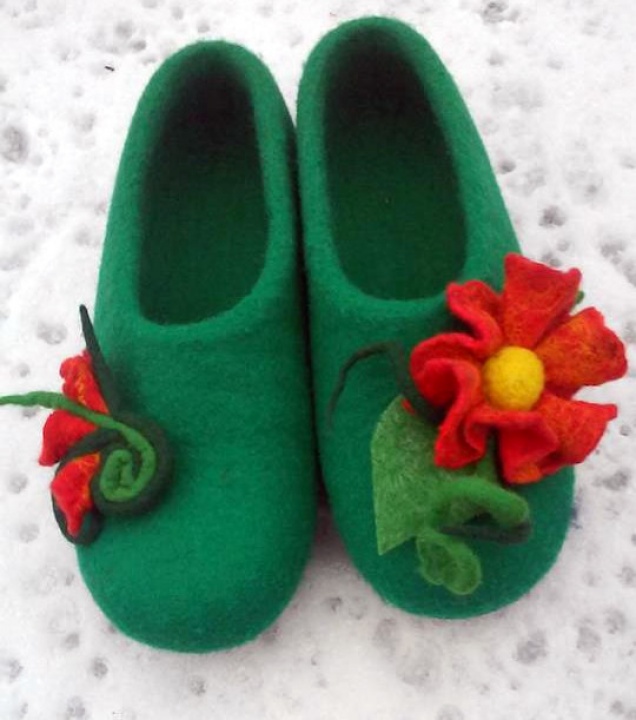 Felt slippers, Reservations