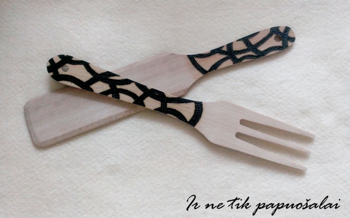 The wooden fork and spatula