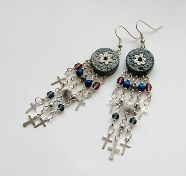 Earrings with small crosses