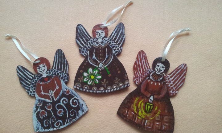 Wooden and ceramic angels ~ 10cm