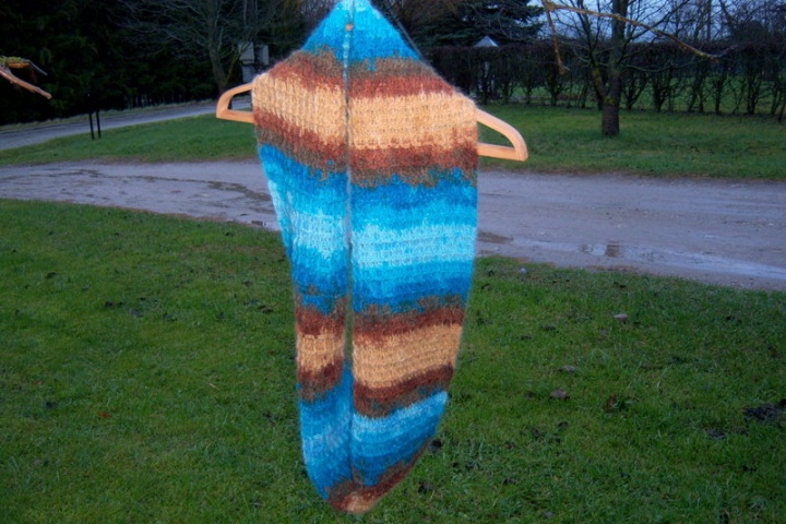 Annular crocheted scarves