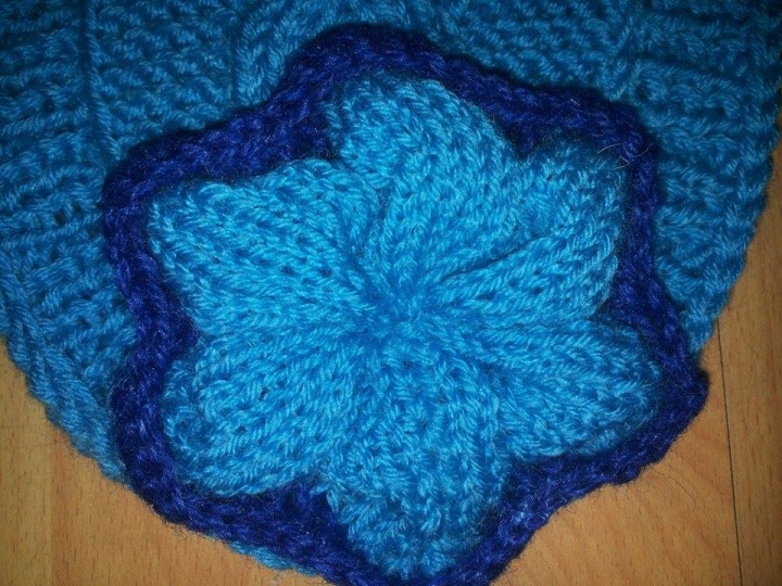 Knitted brooch