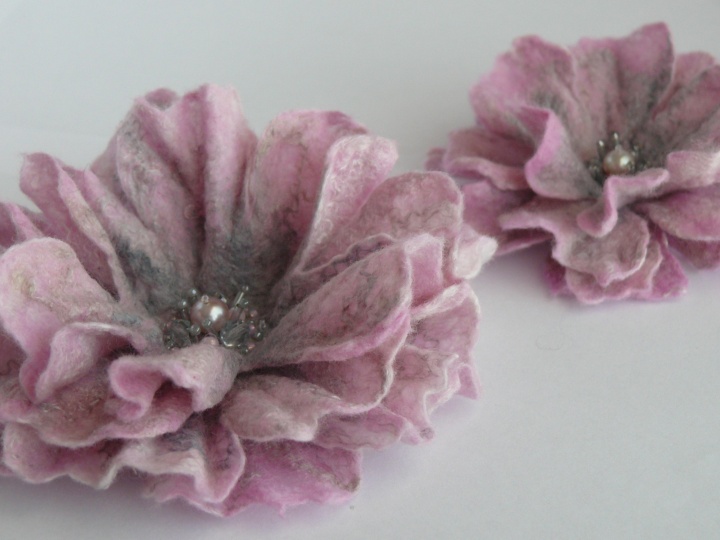 Sage flower pilakis with pink accents. picture no. 2