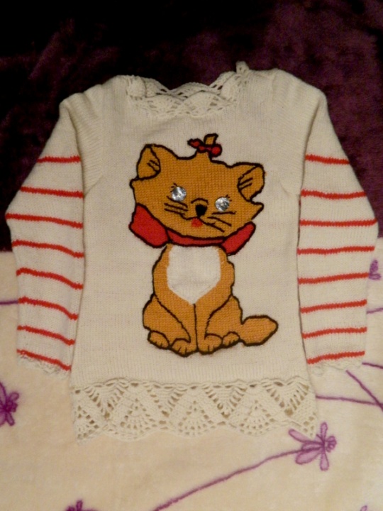 Sweater with a cat