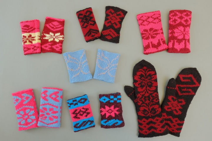 Gloves, wristlets