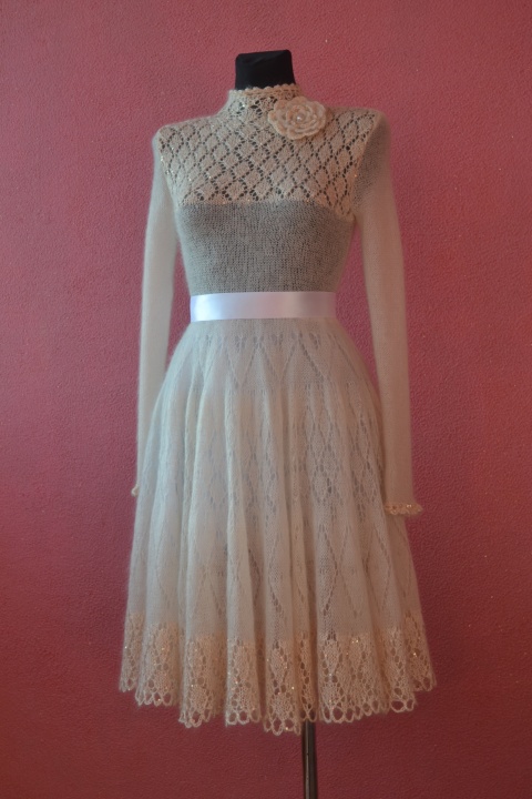 Auksuolė dress