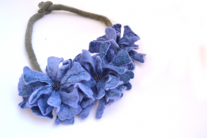 Veltas necklace " Cornflowers " picture no. 2