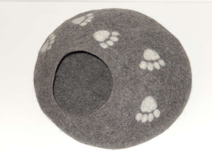 Cat cave, bad from felted wool, handmade,  warm and cozy picture no. 2