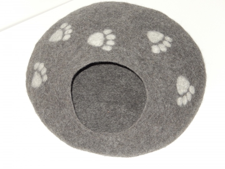 Cat cave, bad from felted wool, handmade,  warm and cozy