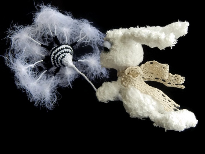 Crocheted Zuikelis and milk / Hung toy rabbit and flower / decoration