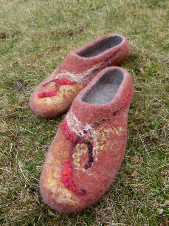 female red felted slippers " road " picture no. 2