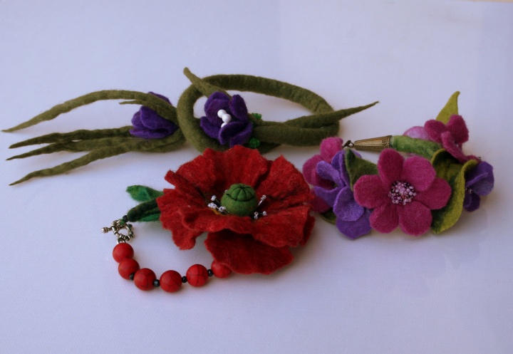 Felt bracelet ,, ,, Spring flowers chords