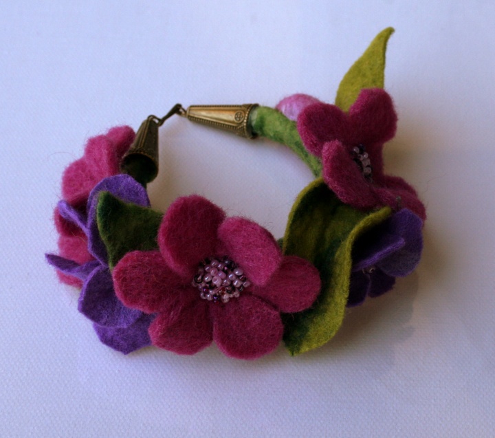 Felt bracelet ,, ,, Spring flowers chords picture no. 2