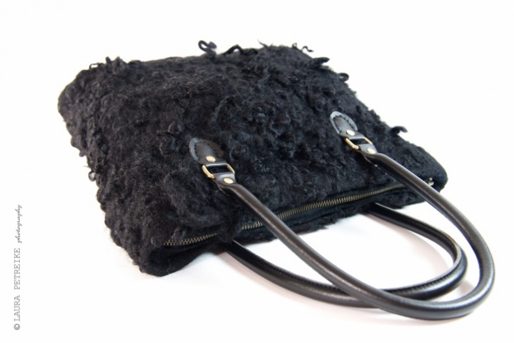 By manual black ringlets picture no. 2