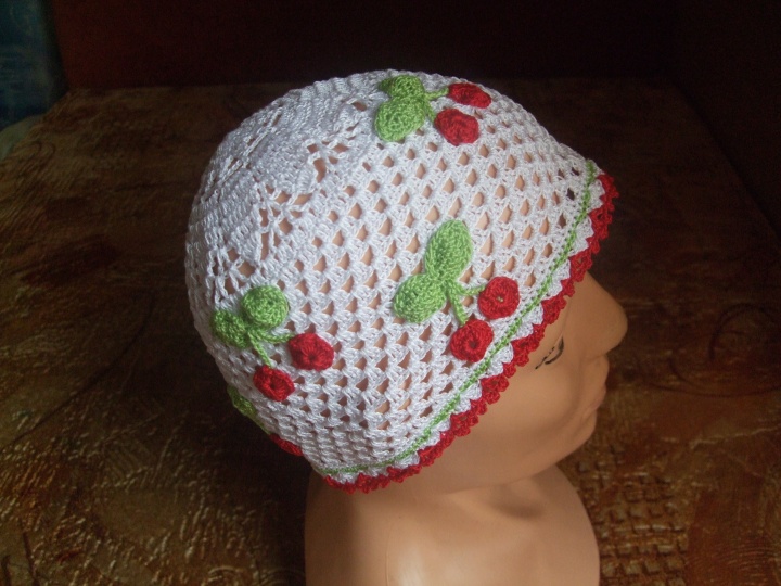 Kepurytė " cherry "
