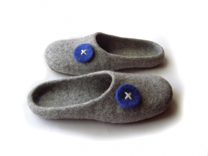 Felt slippers Buttons