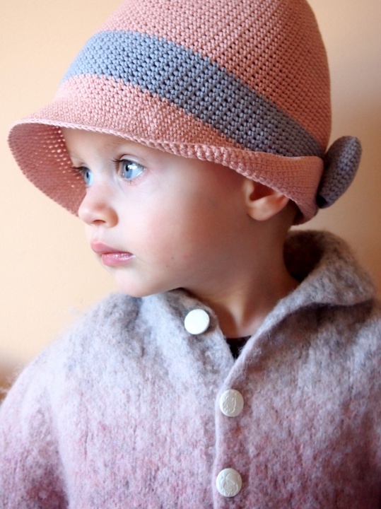 Crochet summer hat for a girl