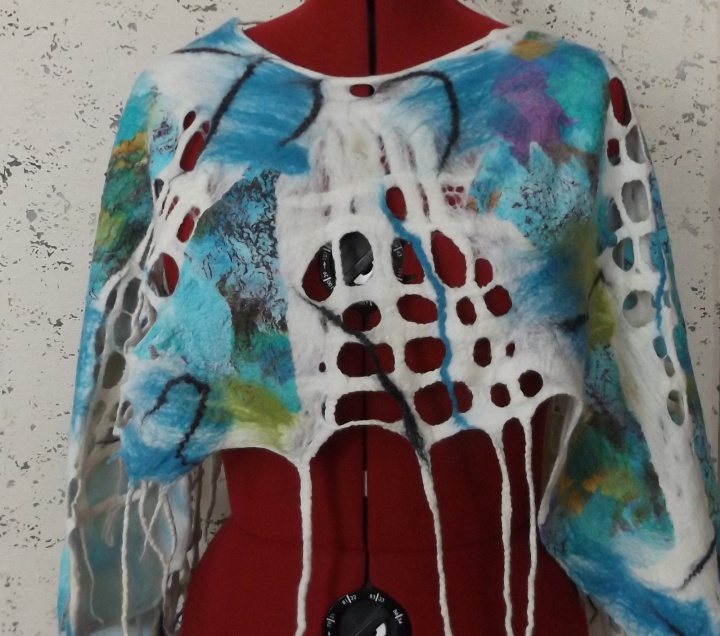networked felt cloak picture no. 3