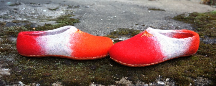 Felted shoes-clogs for women. picture no. 3